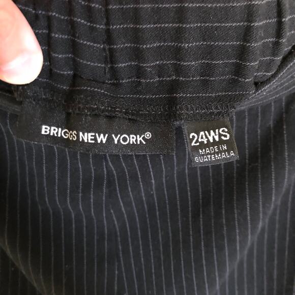 Briggs New York EUC Women's Black Pinstripe Pull On Pants Size 24WS - Picture 3 of 9
